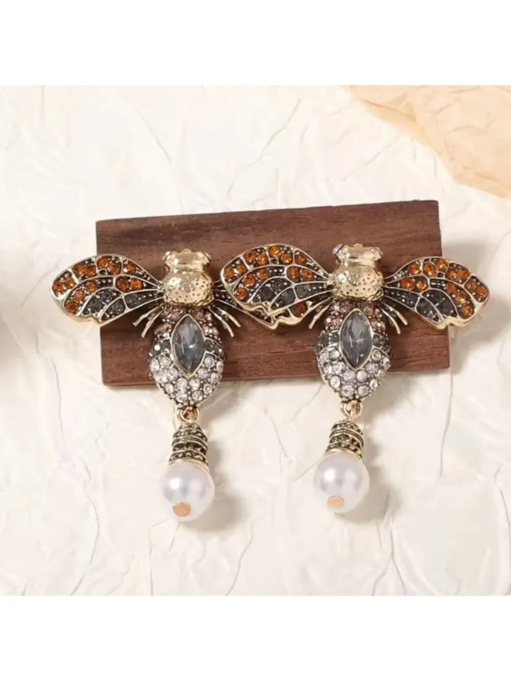 Queen Bee Earrings/ gold/ diamond Luxury